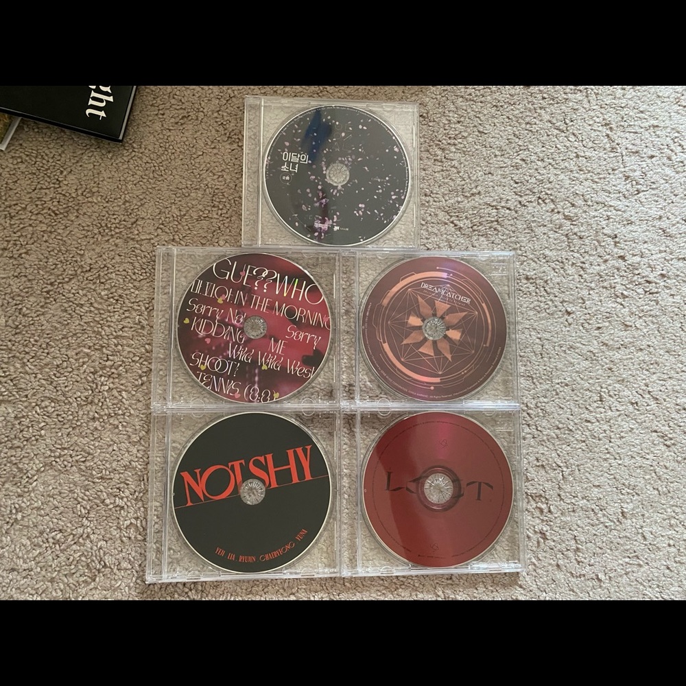 Random Kpop CD Bundle Itzy Loona Everglow